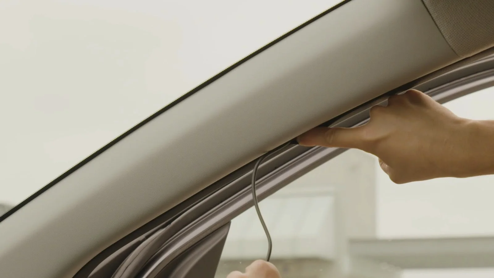 Verstecken-Sie-Kabel-vor-Ihrer-Dashcam